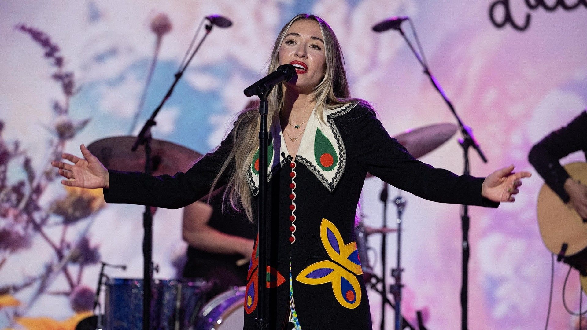 1920x1080 Lauren Daigle performs 'Waiting' live on TODAY