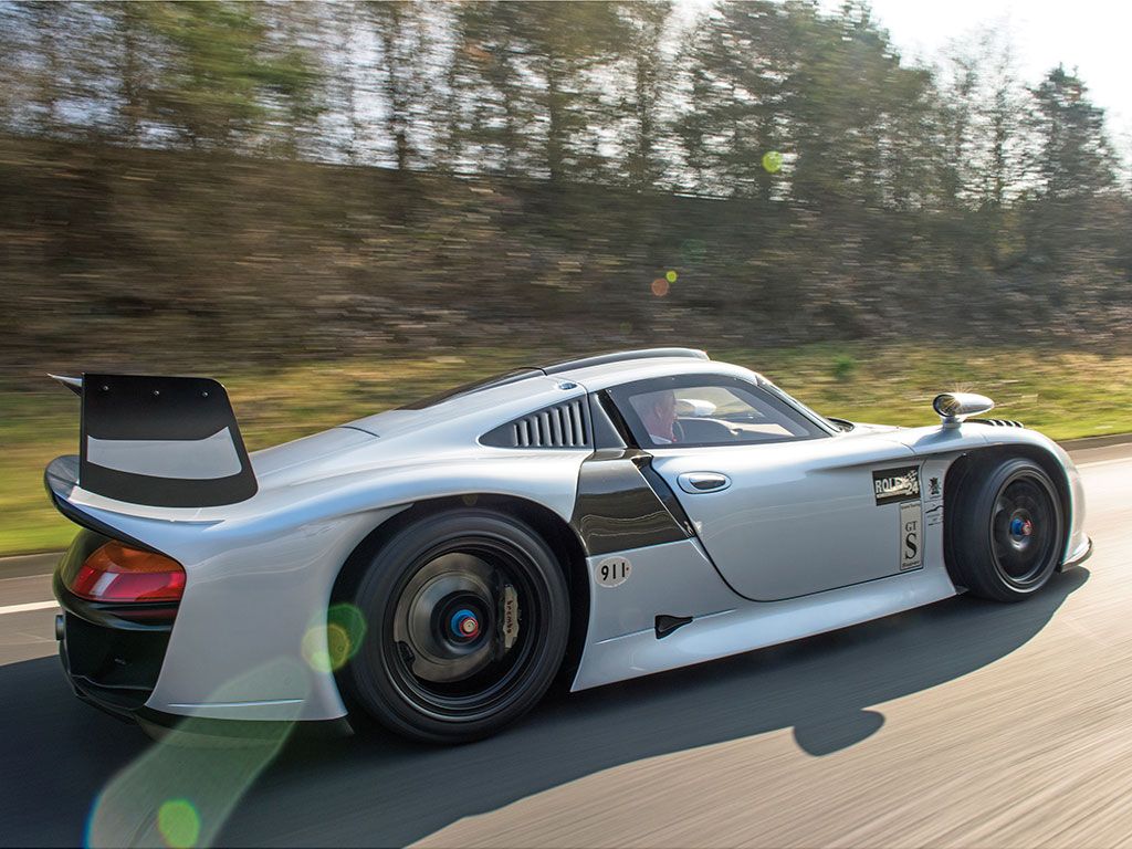 1024x768 Porsche 911 GT1 Wallpaper