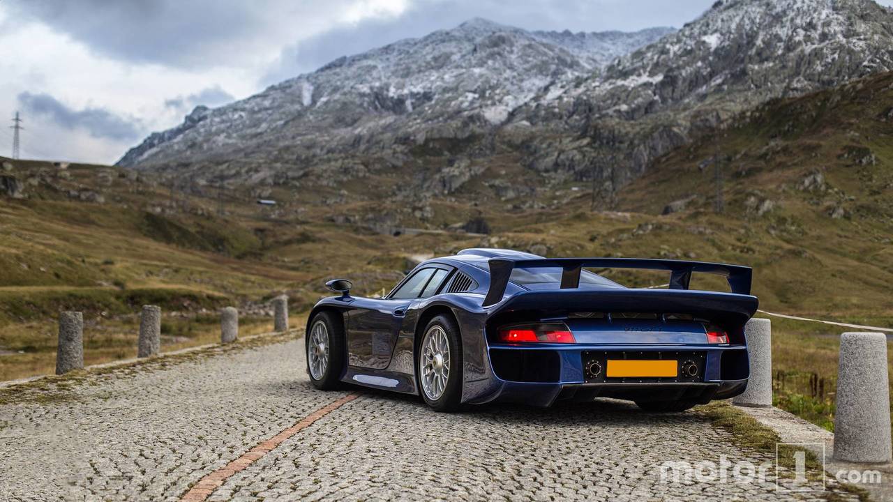 1280x720 Rare Porsche 911 GT1 Goes For A Drive After Leaving The Museum