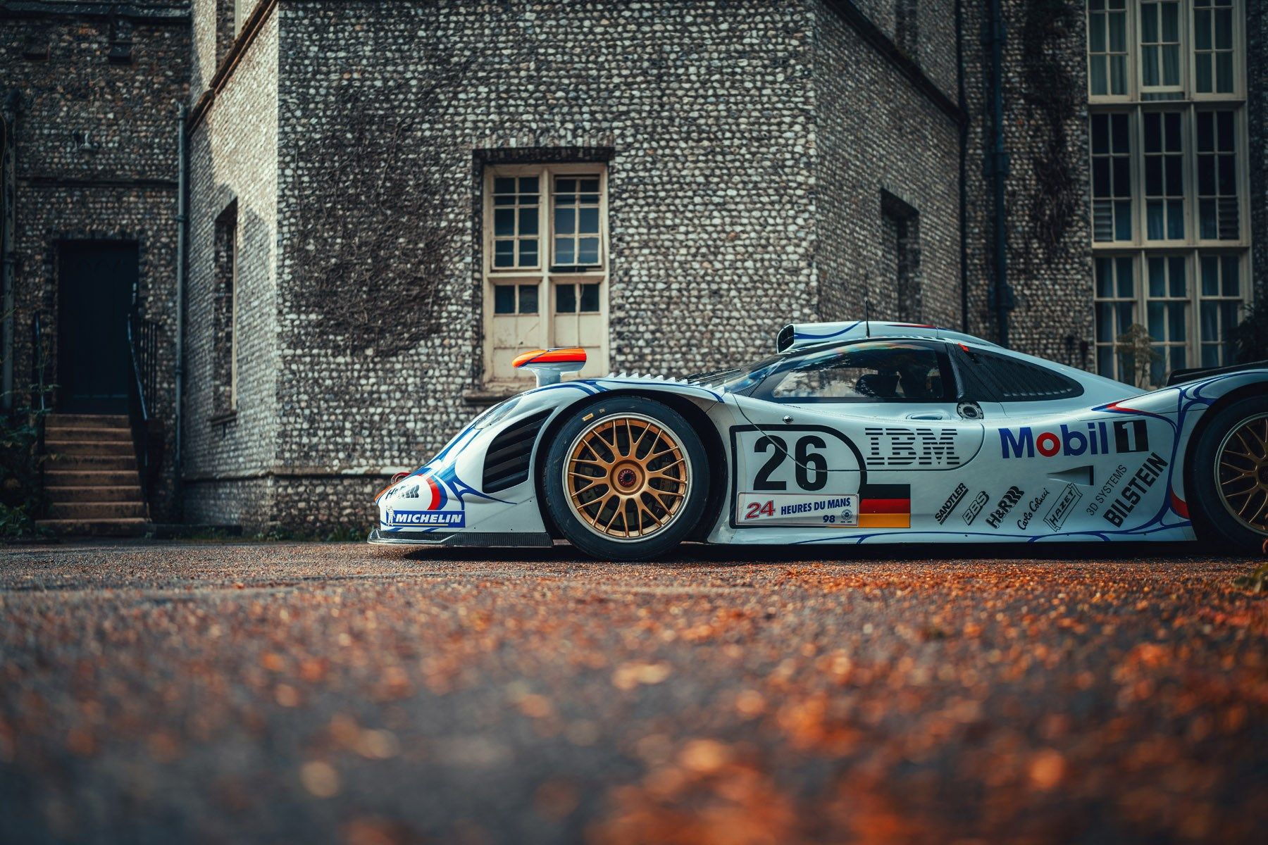 1800x1200 What it's like to drive the 1998 Porsche 911 GT1 Le Mans winner at Goodwood