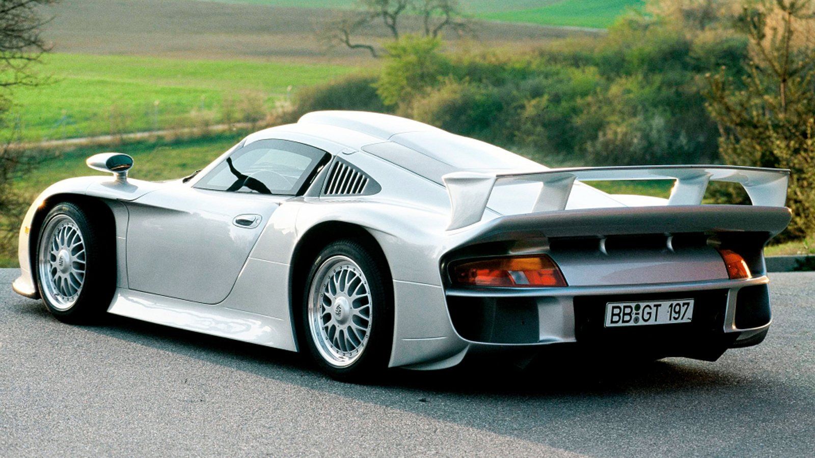 1600x900 Looking back: Porsche 911 GT1 is an Exceptional Machine