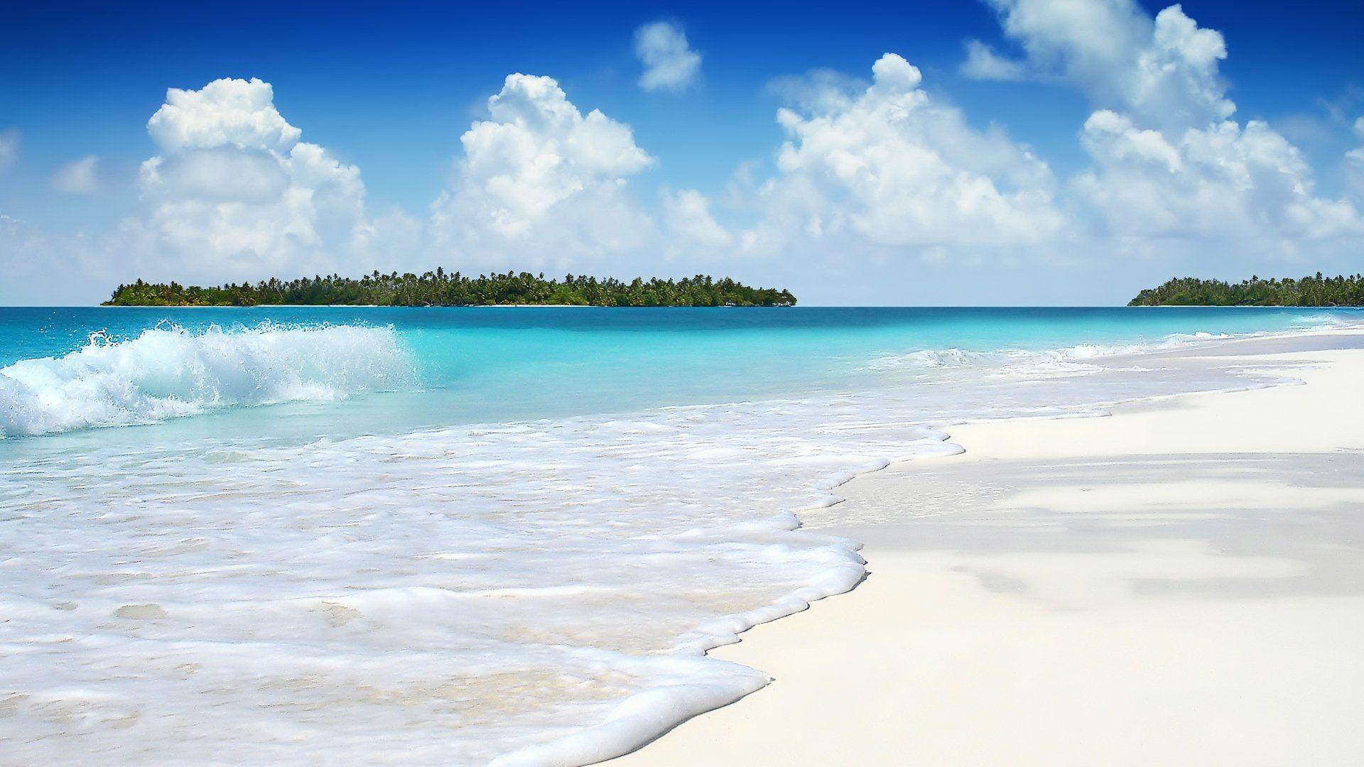 1920x1080 Turquoise Paradise: HD Wallpaper of Maldives' Tropical Beach