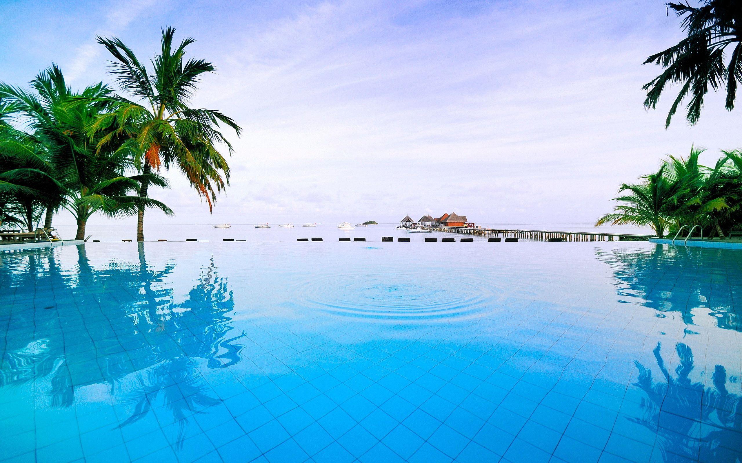 2560x1600 Maldives Resort Wallpaper