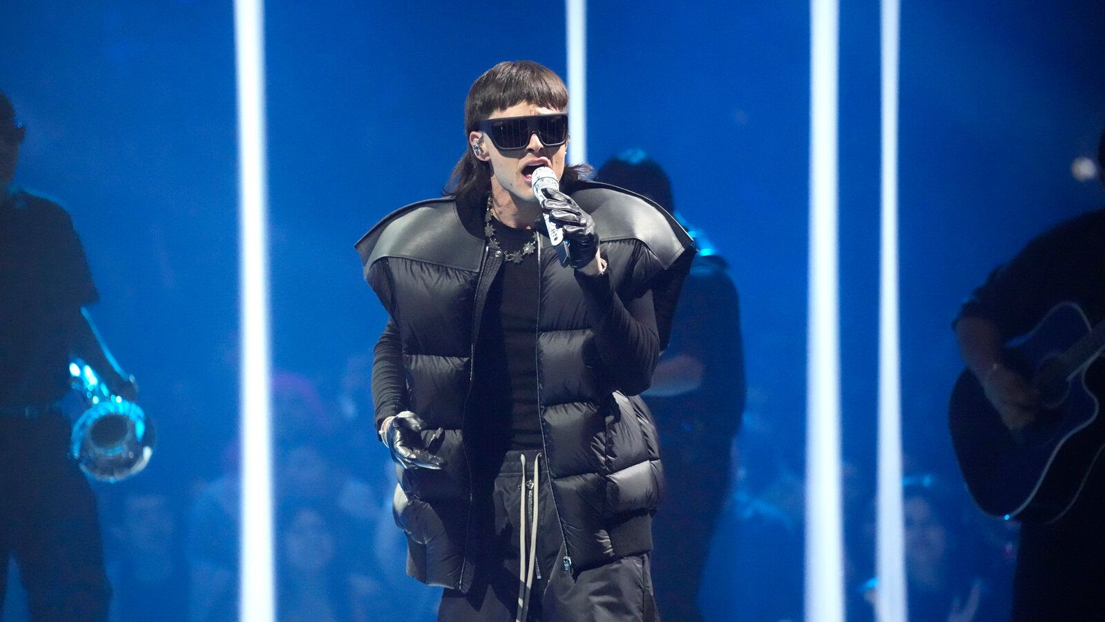 1600x900 After Threats in Mexico, Peso Pluma Postpones U.S. Concerts