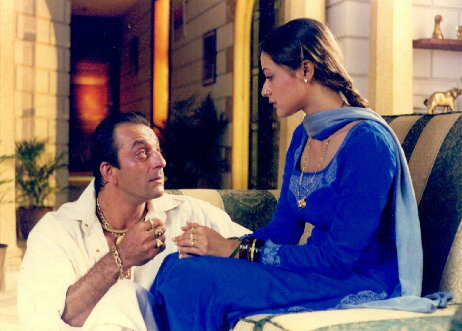 1557x1117 Movies N Memories on X: Sanjay Dutt and Namrata Shirodkar in Mahesh Manjrekar's Vaastav (1999) #SanjayDutt #NamrataShirodkar #MaheshManjrekar / X