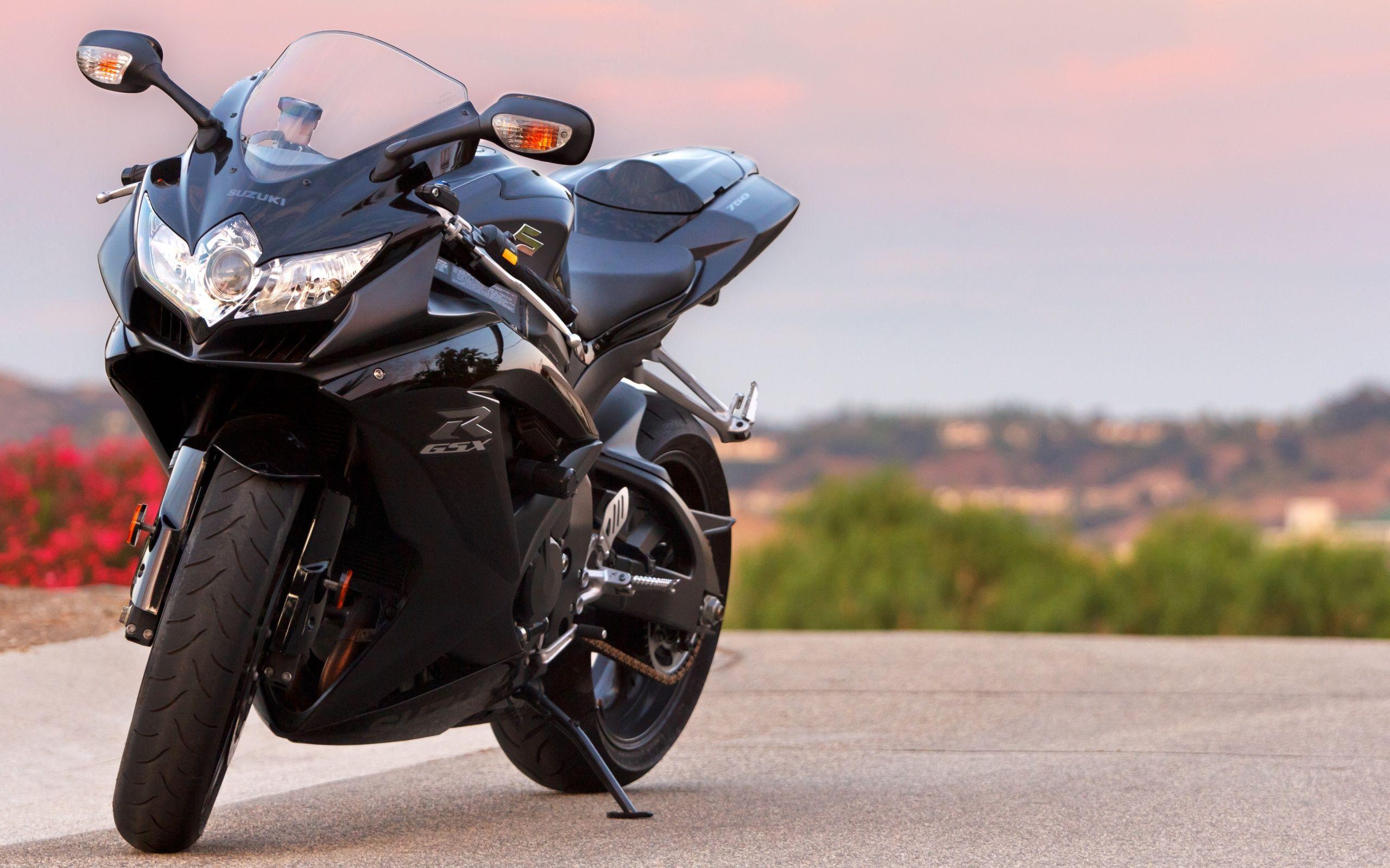 2560x1600 Gixxer Mono Tone Wallpaper