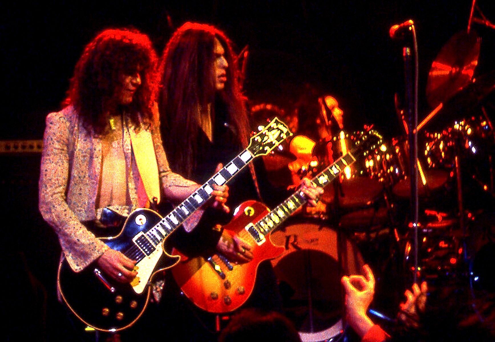 1735x1200 Gibson LP signatures for Thin Lizzy axemans. My Les Paul Forum