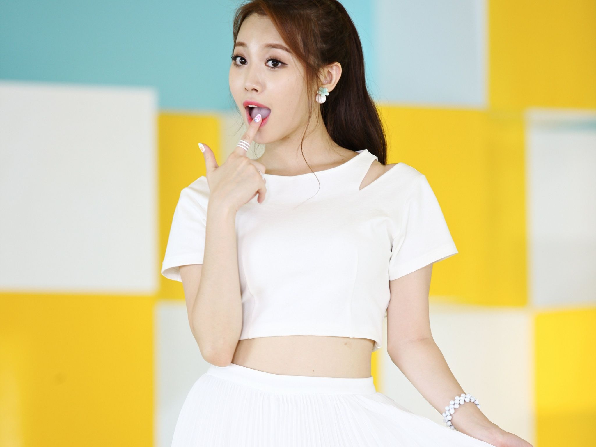 2048x1536 Yura Wallpaper 4K, K Pop Singer, Korean Singer