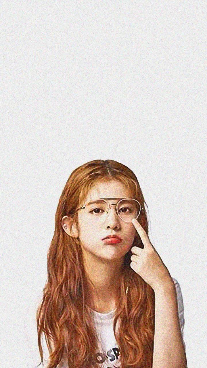 720x1280 MOMOLAND Daisy Wallpaper