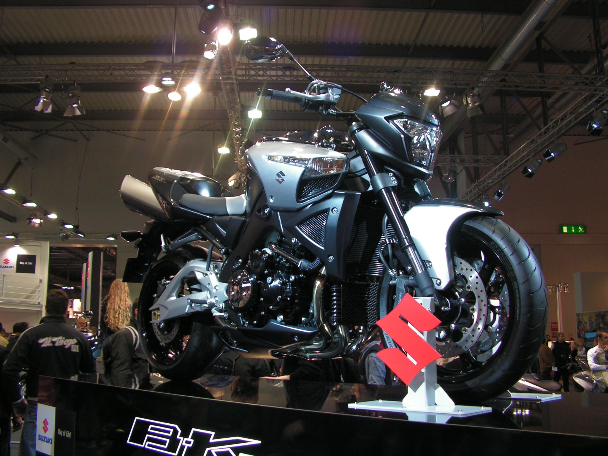 2048x1536 Suzuki B King (front)