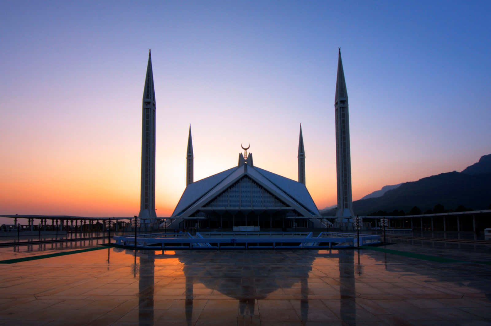 1600x1063 Download Caption: Majestic View of Exquisite Mosque