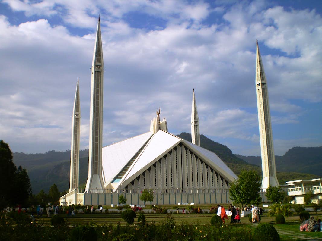 1067x800 Faisal Mosque Pakistan : Photo, Diagrams & Topos