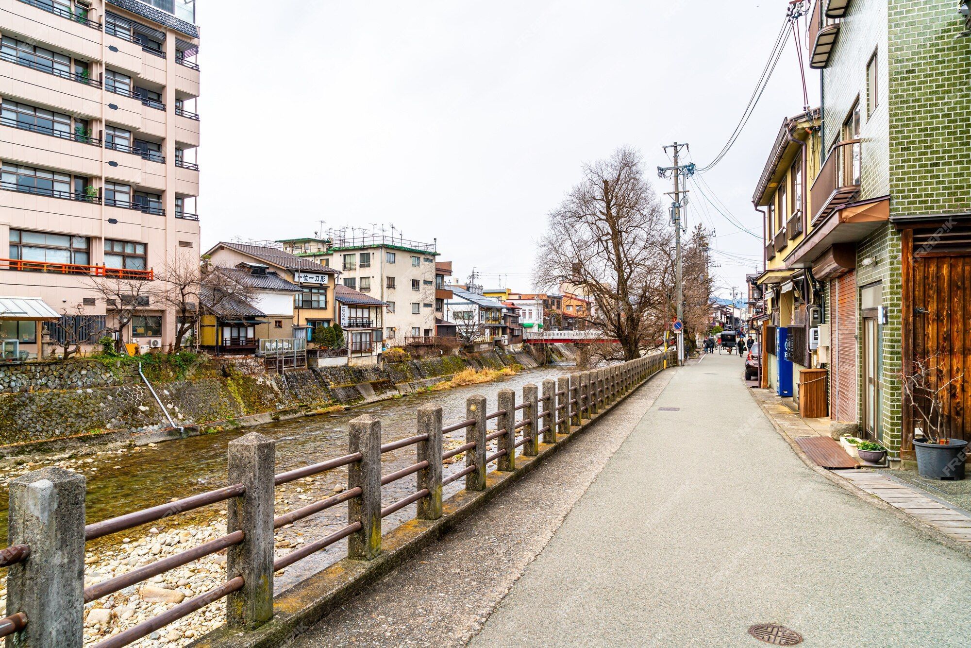 2000x1334 Premium Photo. The landscape shot of the takayama town