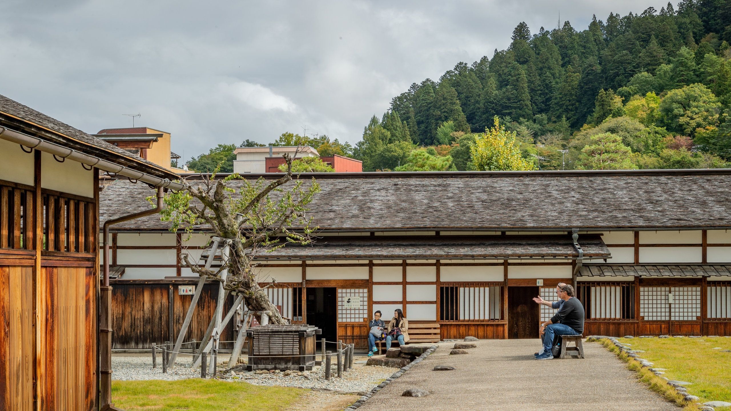 2560x1440 Takayama Jinya in Hida Takayama Onsen and Activities
