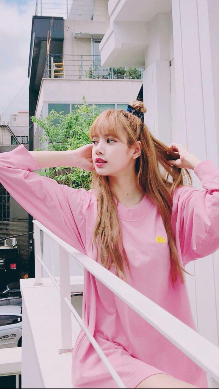 736x1308 LISA Blackpink Most Popular Wallpaper