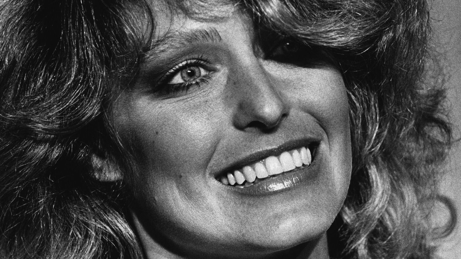 1600x900 How To Get '70s Hair Like Farrah Fawcett