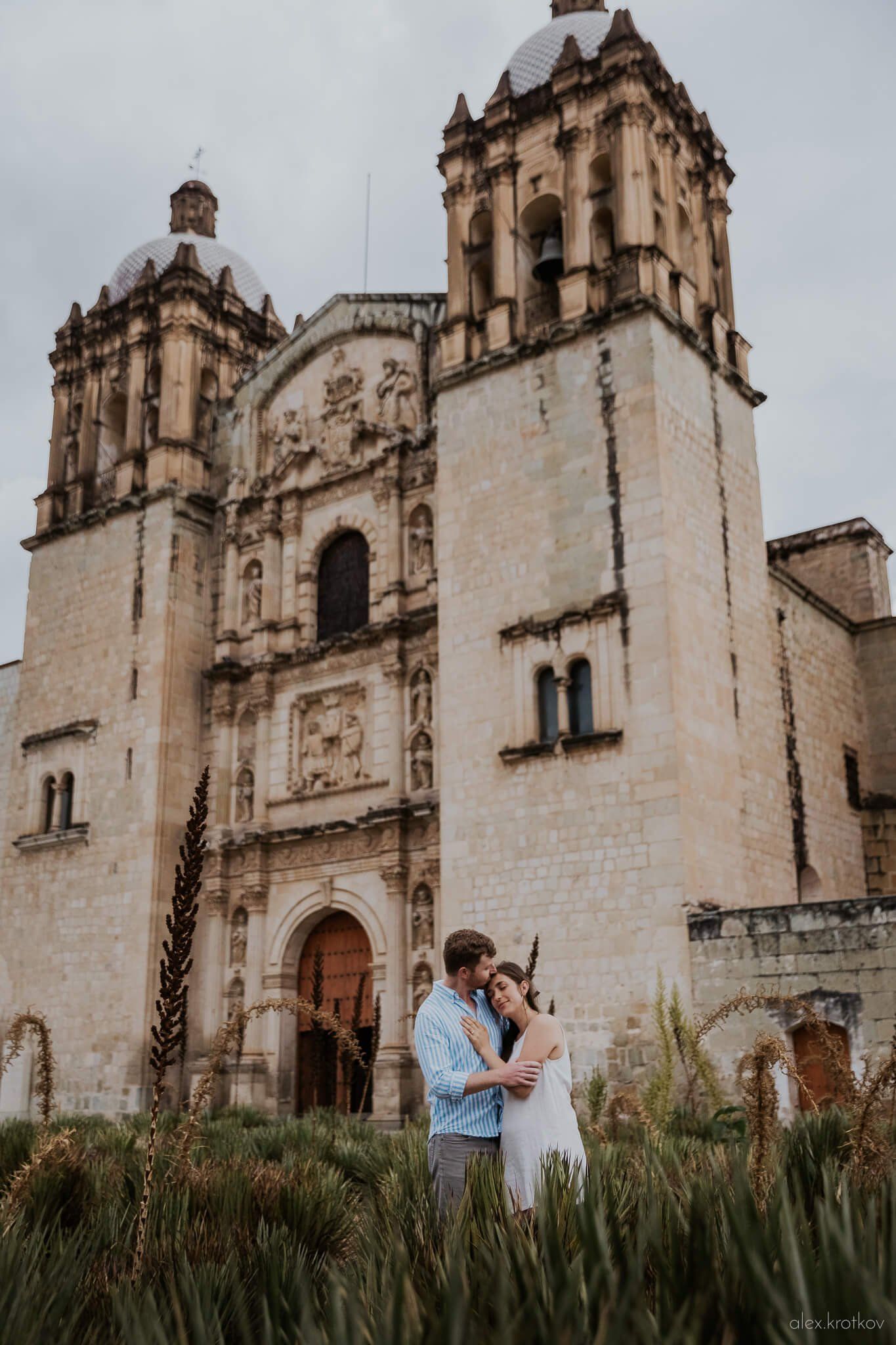 1365x2048 D&M's engagement photohoot in Oaxaca City (Mexico). A sunrise love story photo session