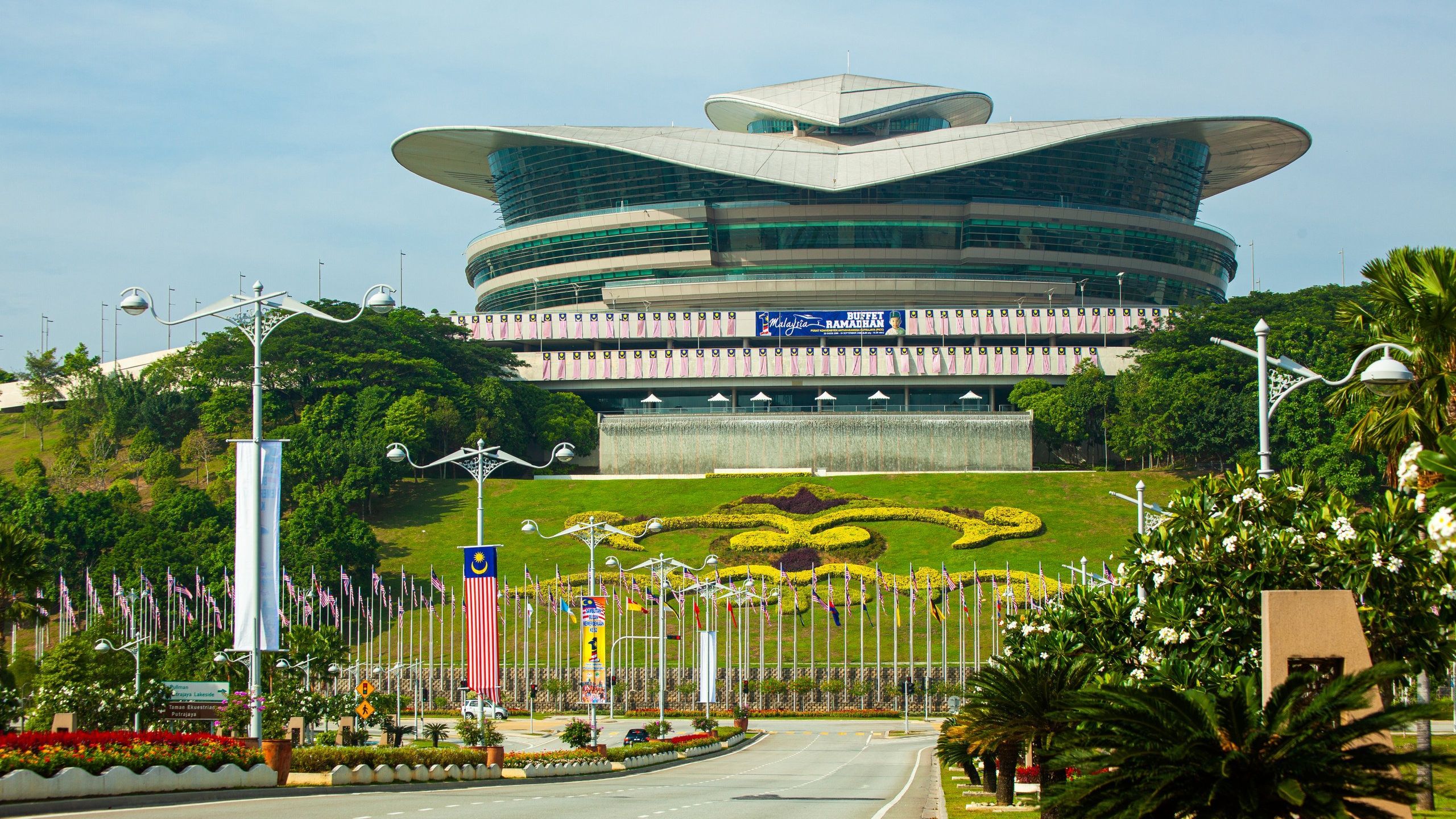 2560x1440 Visit Putrajaya: 2023 Travel Guide for Putrajaya, Kuala Lumpur