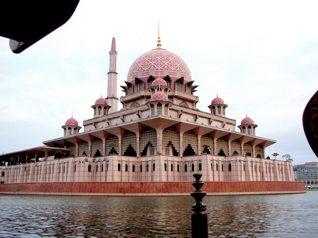 1024x768 Putrajaya Mosque. Beautiful Cool Wallpaper