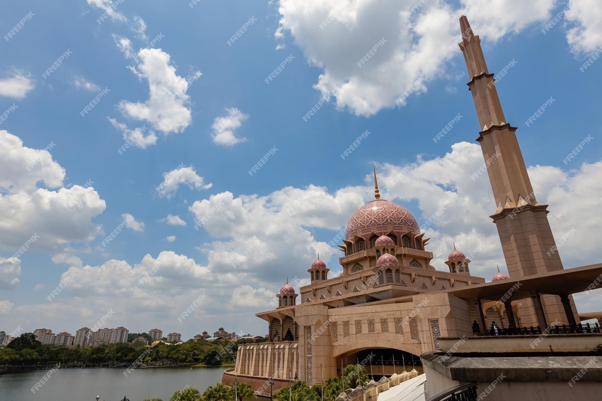 2000x1334 Premium Photo. Putra mosque exterior view in putrajaya malaysia