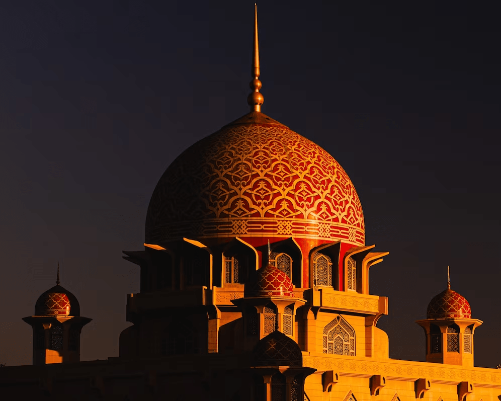 996x797 Visiting Putra Mosque: Putrajaya's Pink Mosque