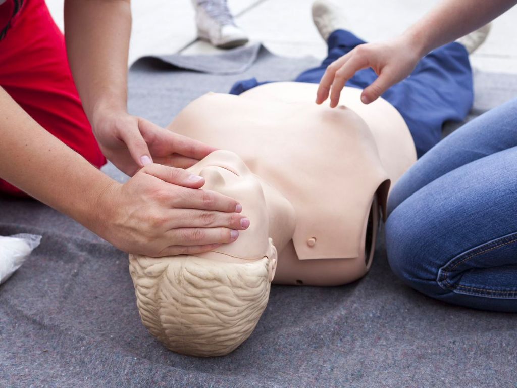 1024x768 How to do CPR. Resuscitation Council UK