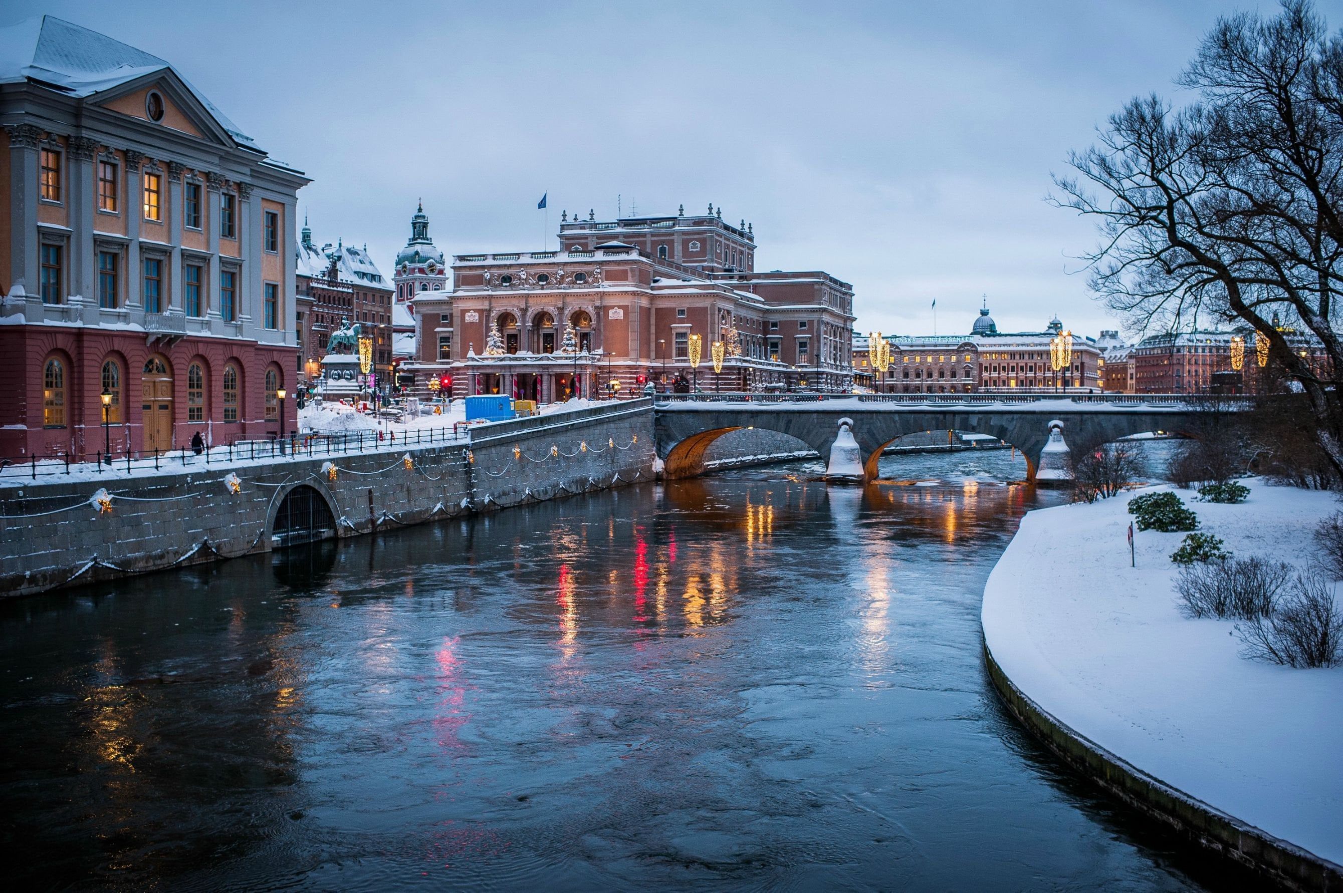 2680x1783 Stockholm, Sweden Canal in Winter [2680x1783]
