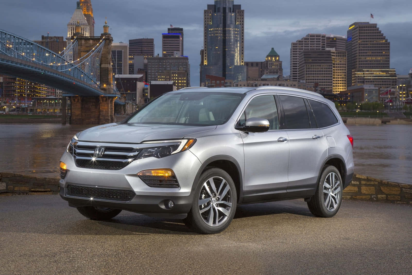 1600x1067 Download A Sleek and Versatile Honda Pilot on the Road Wallpaper
