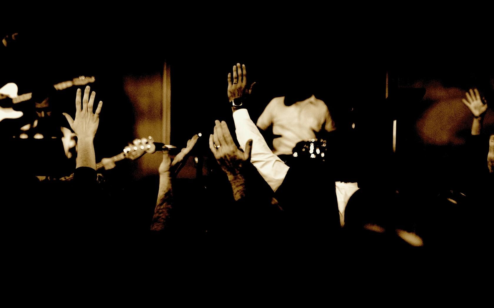 1680x1050 Hands raised church worship