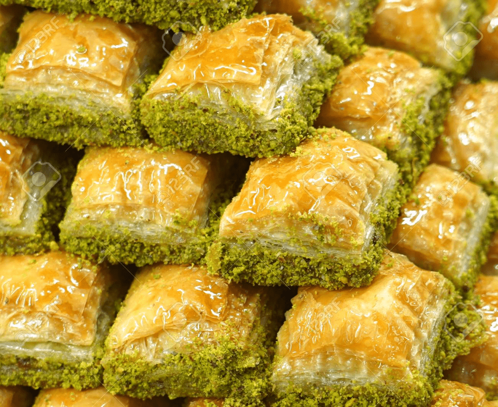 1000x817 Traditional delicious Turkish baklava with pistachio nuts. Baklava, Turkish baklava, Food snapchat