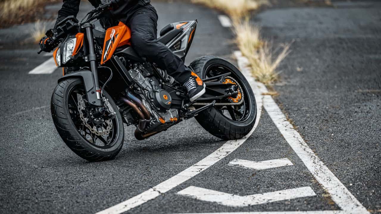 1280x720 KTM 790 Duke Is Back To Bring Its Signature Style To The Masses
