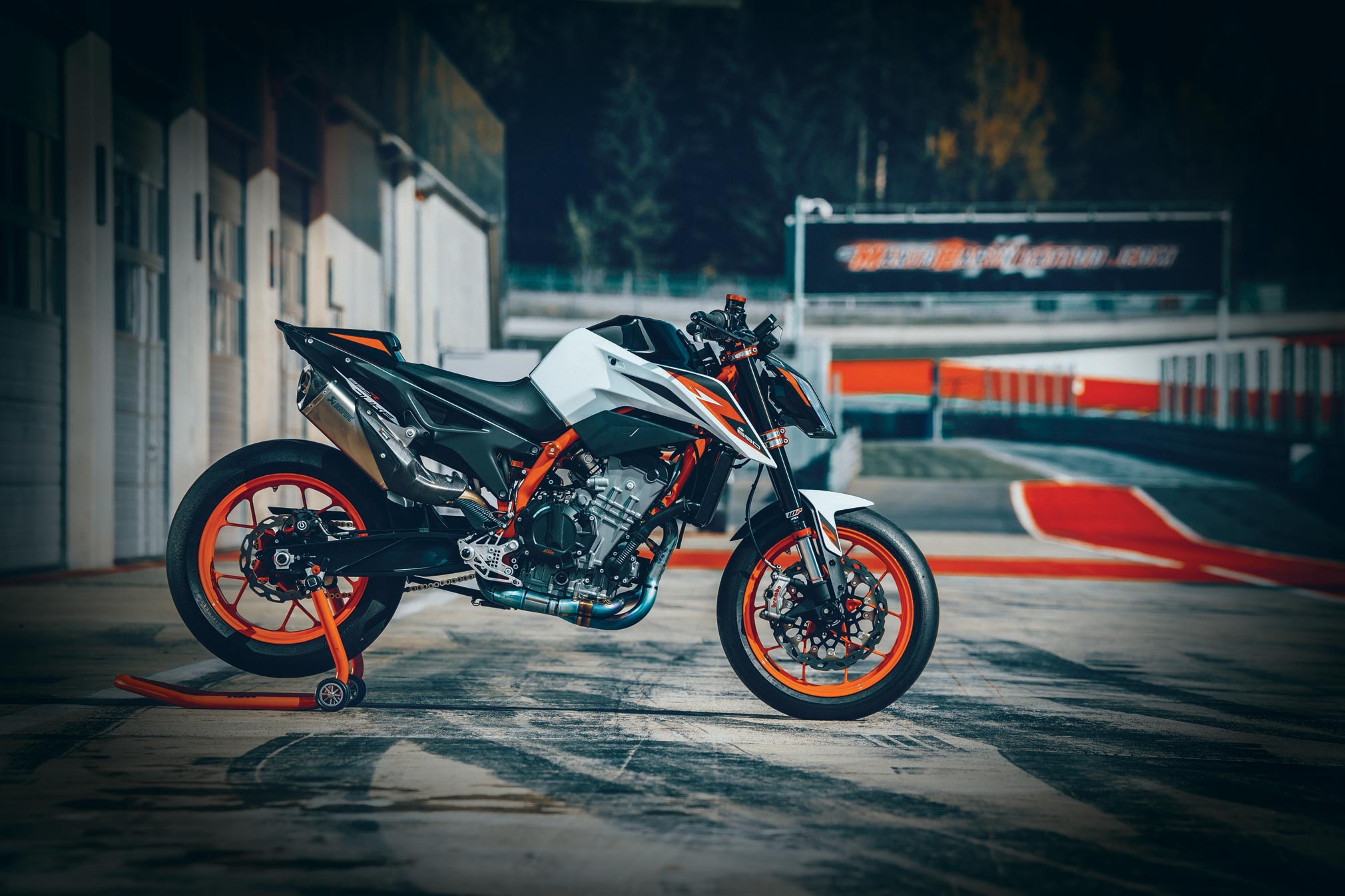 2020x1346 KTM 790 Duke Guide • Total Motorcycle