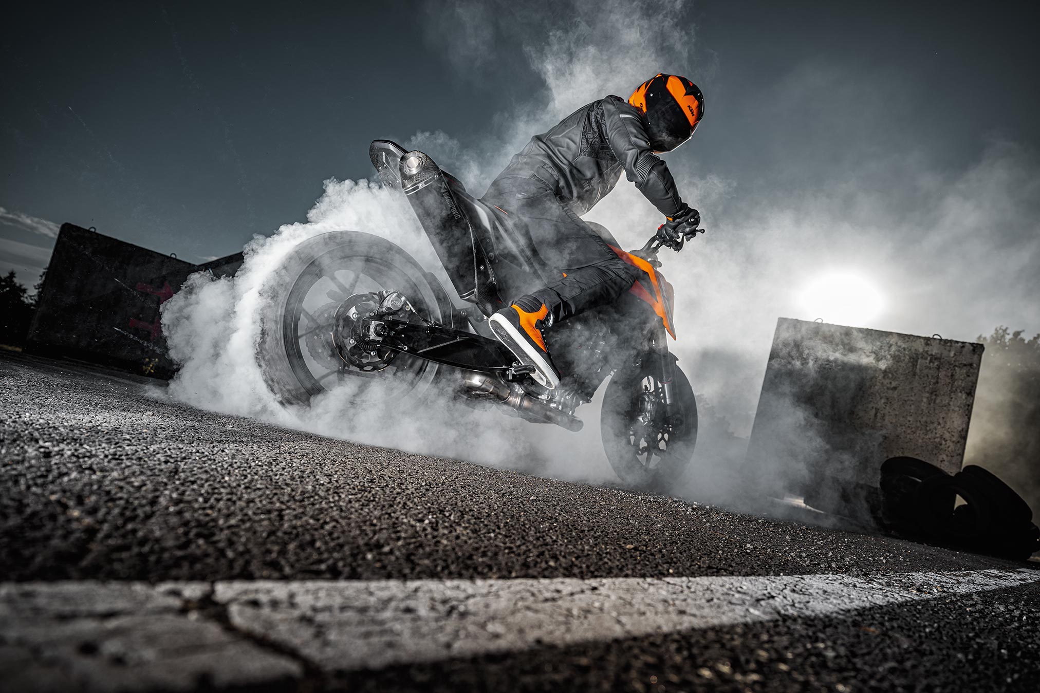 2024x1349 KTM 790 Duke Guide