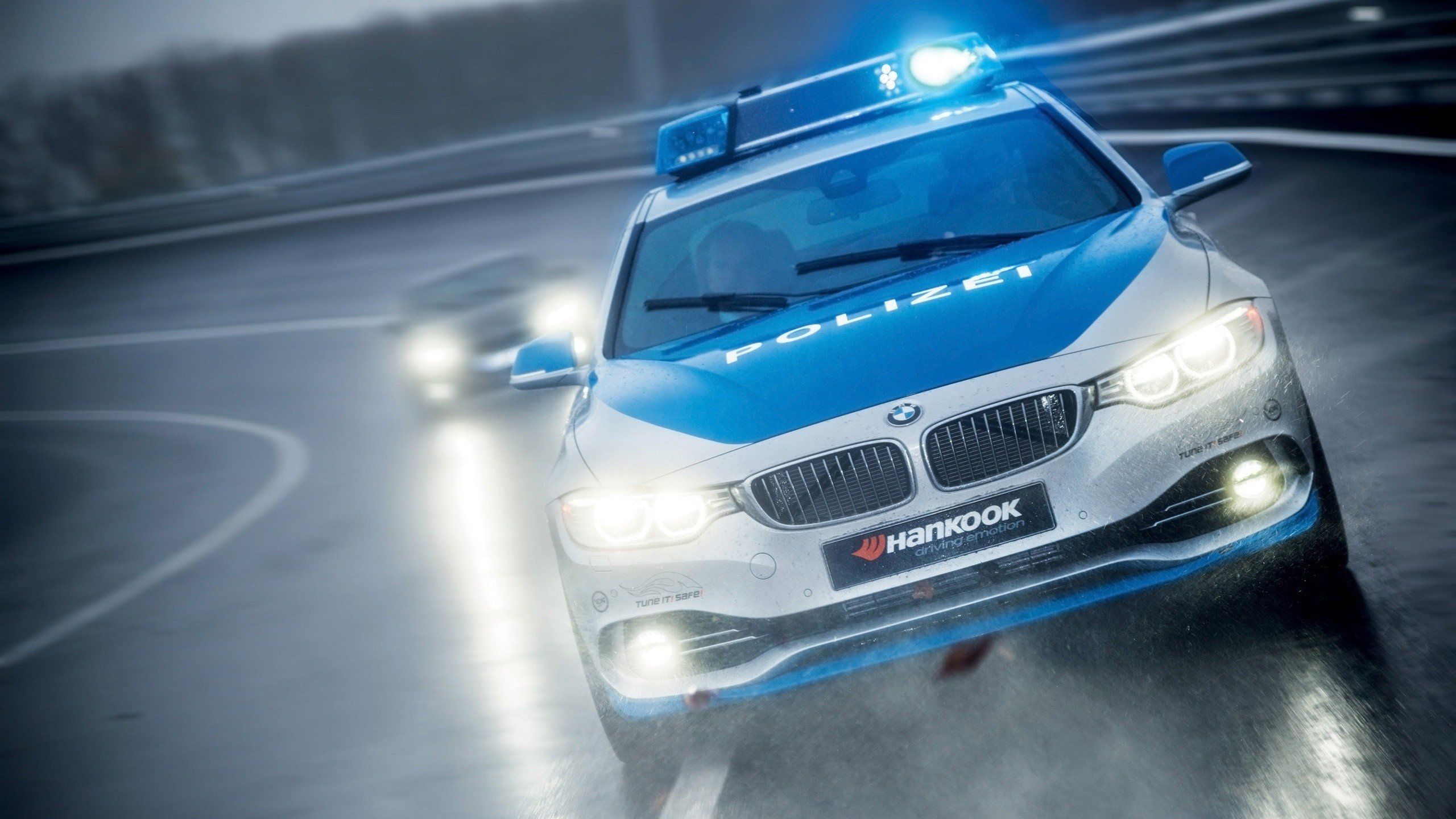 2560x1440 UK Police Wallpaper