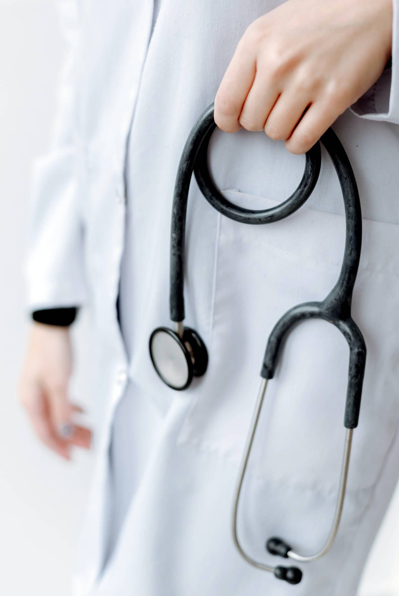 1286x1920 Download Mbbs Hand With A Stethoscope Wallpaper