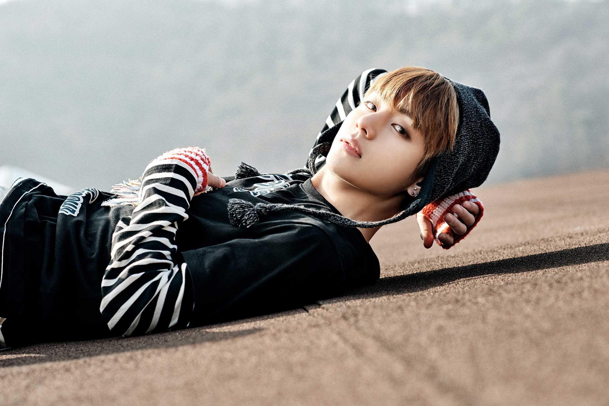 2560x1707 Taehyung Laptop Wallpaper