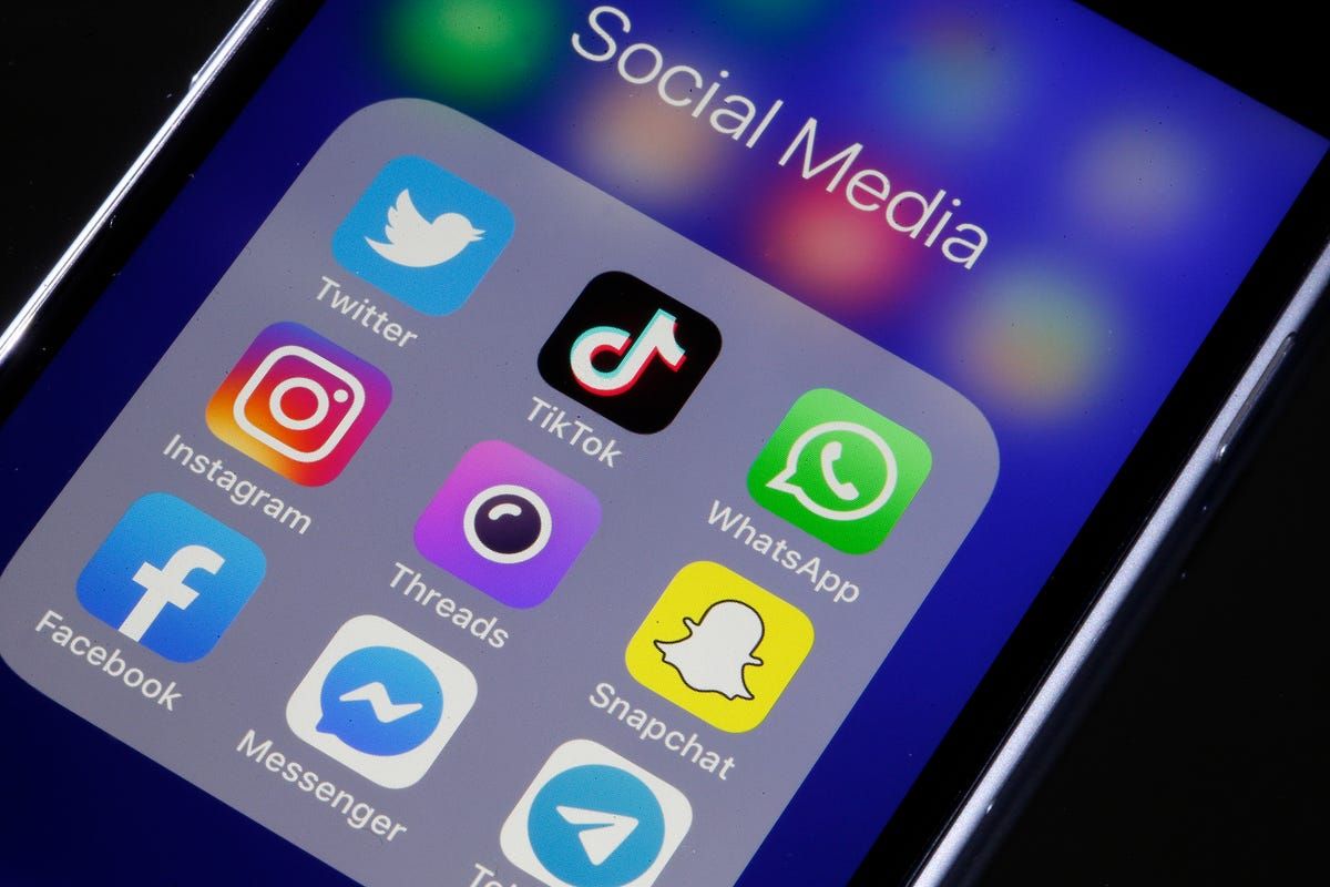 1200x800 How to beat your social media addiction, according to a therapist
