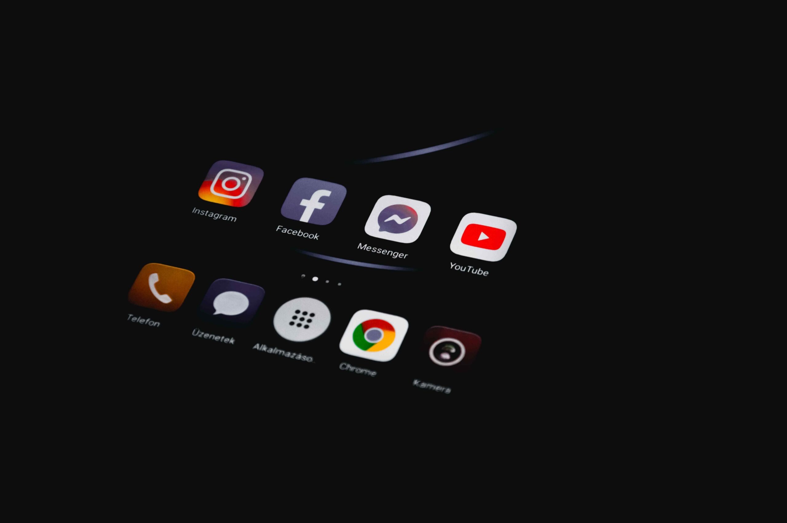 2560x1702 Social Media Addiction: Causes & Treatments