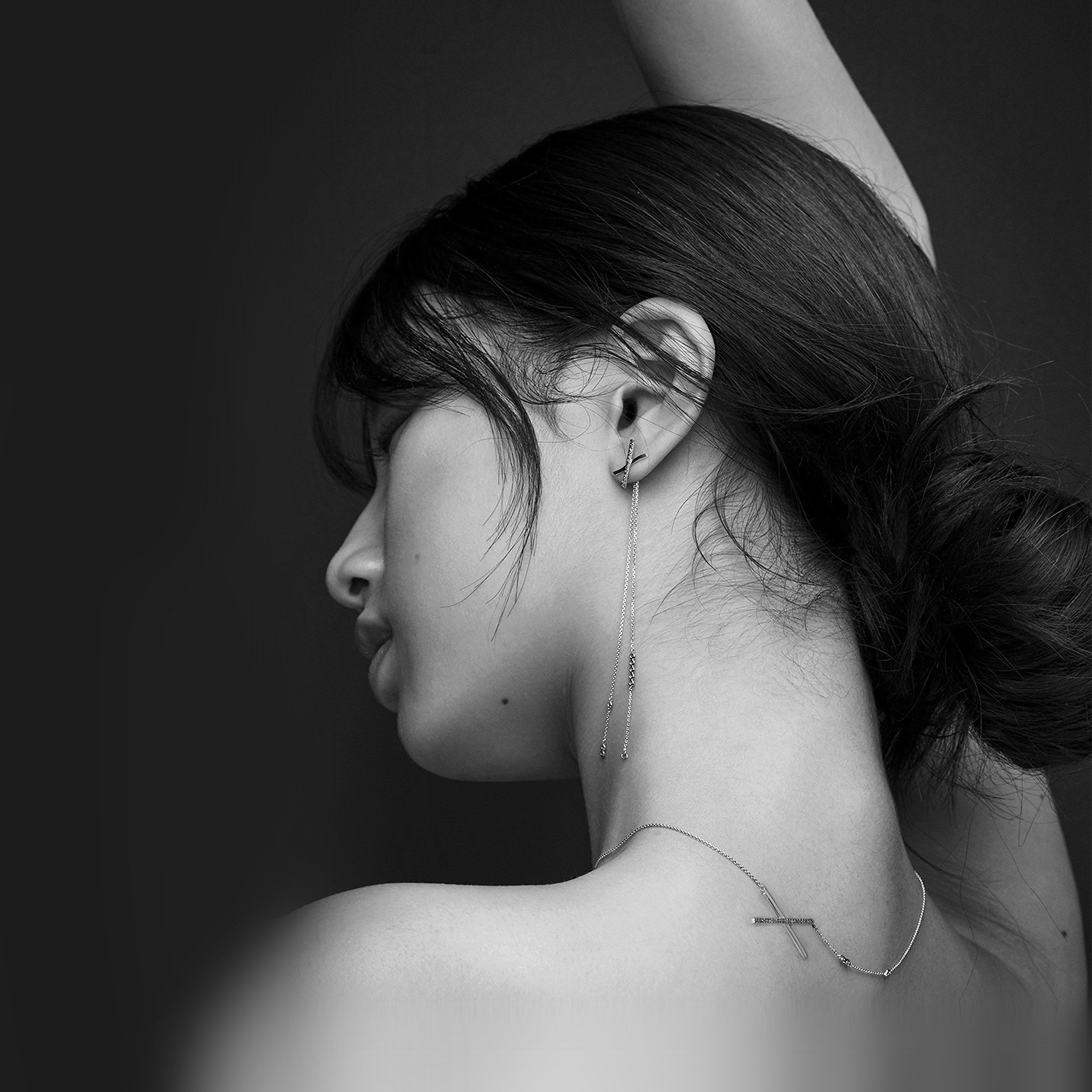 2732x2732 Android wallpaper. kpop jisu beauty actress bw dark film