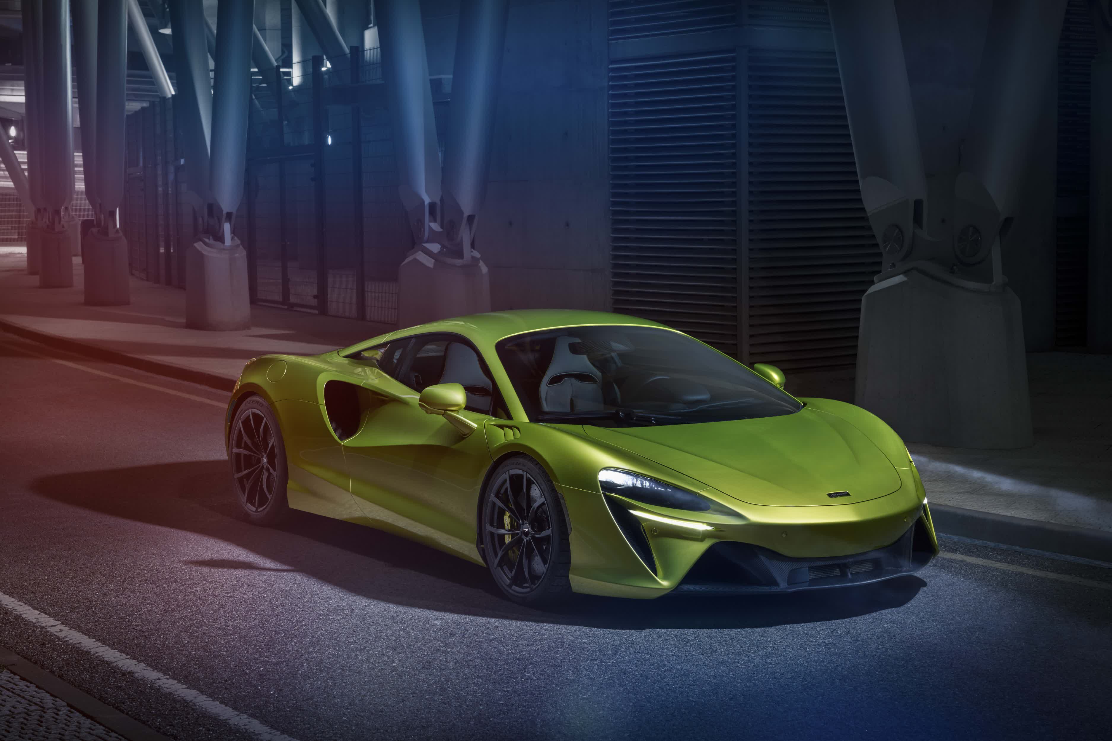 3750x2500 McLaren Artura brings hybrid tech without the weight penalty