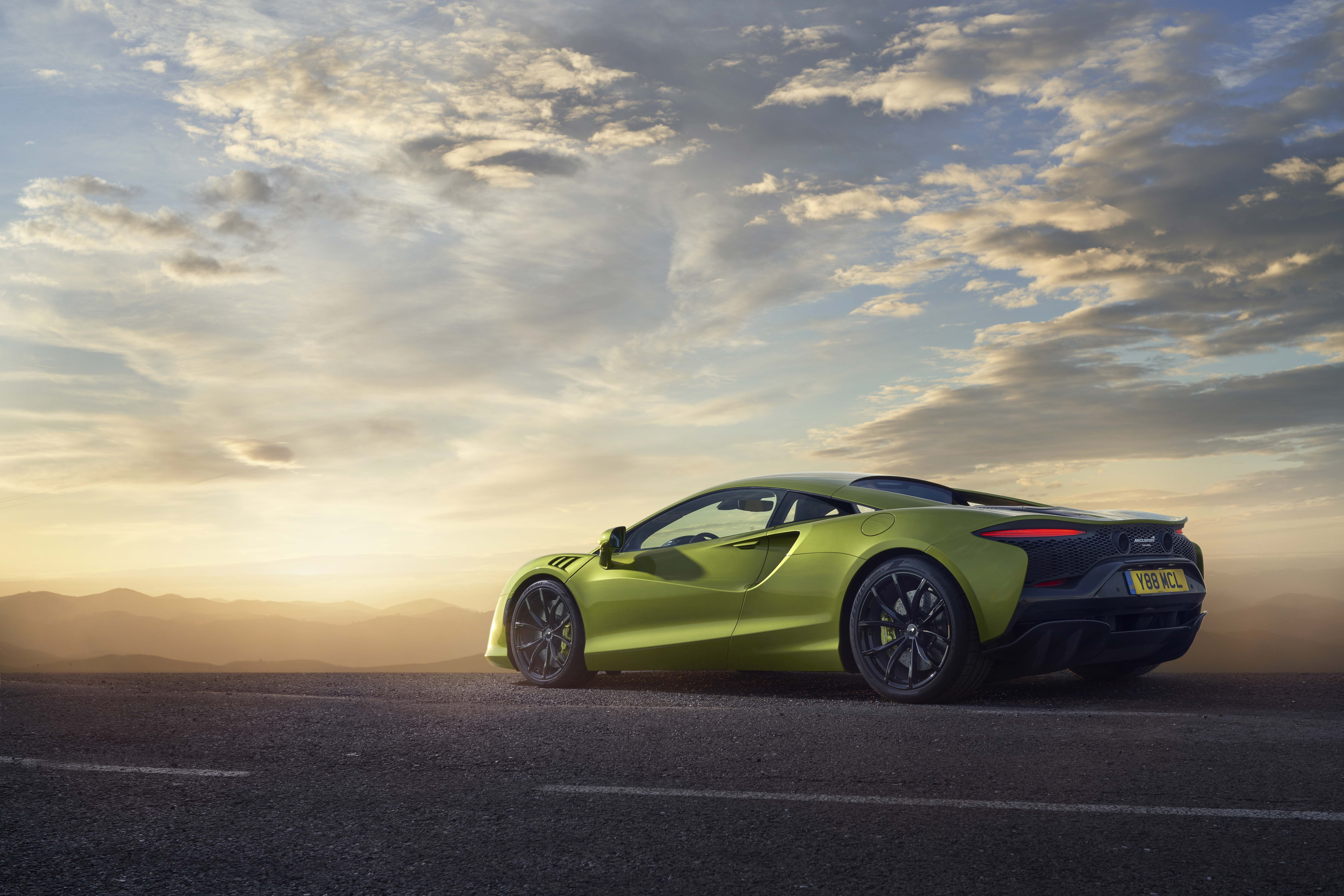 9148x6099 View Photo of the 2023 McLaren Artura