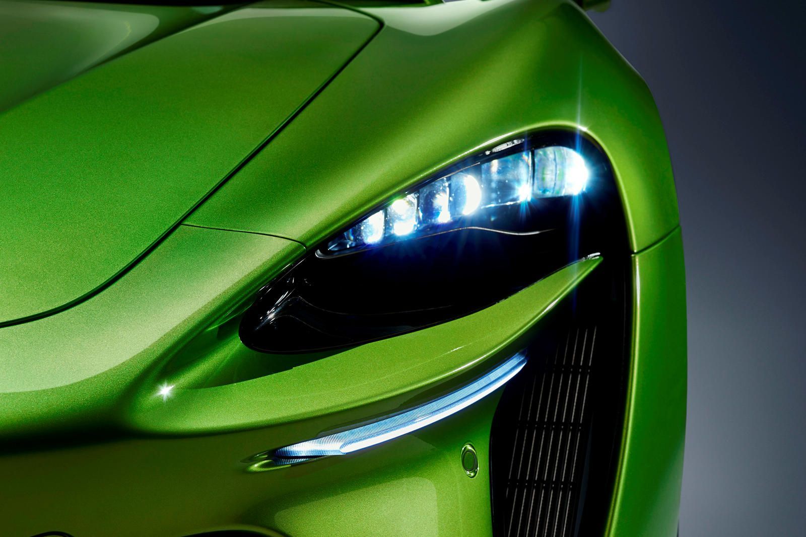 1600x1067 McLaren Artura Exterior Photo