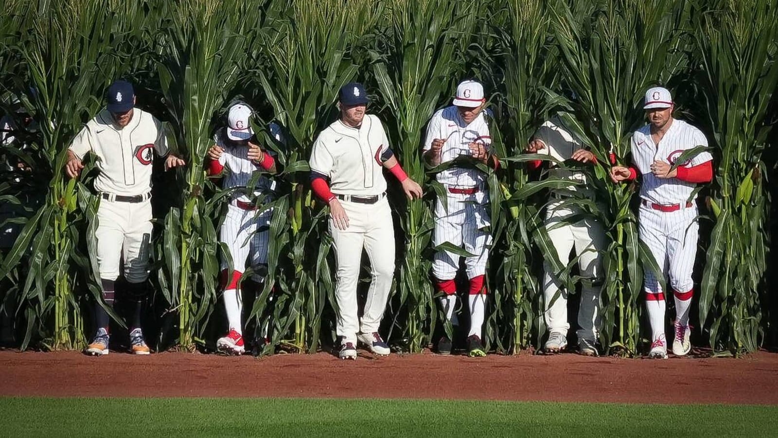 1600x900 Cubs beat Reds in second Field of Dreams Game