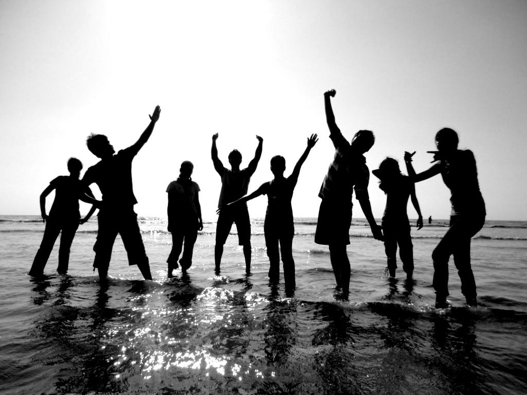 1024x768 School Friends Wallpaper