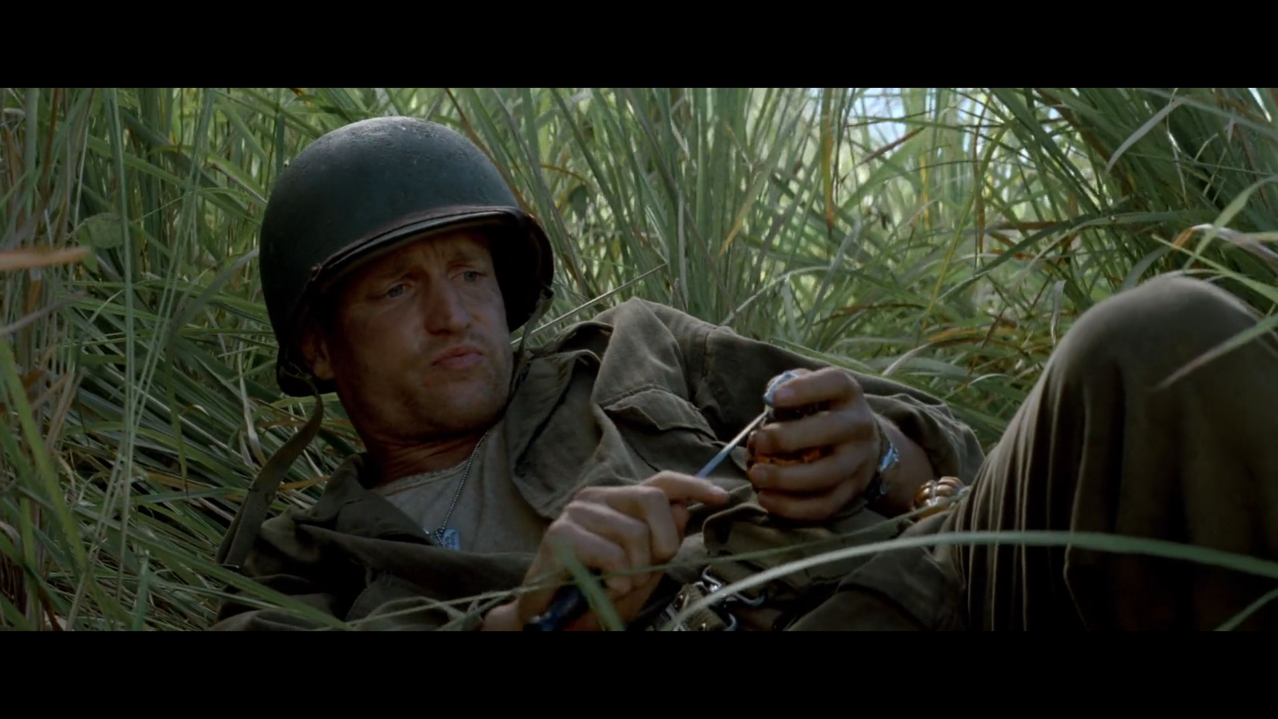 2560x1440 In The Thin Red Line, Woody Harrelson's character bends the pin on his grenades to make them easier to pull. He later dies after accidentally pulling the pin on one of his