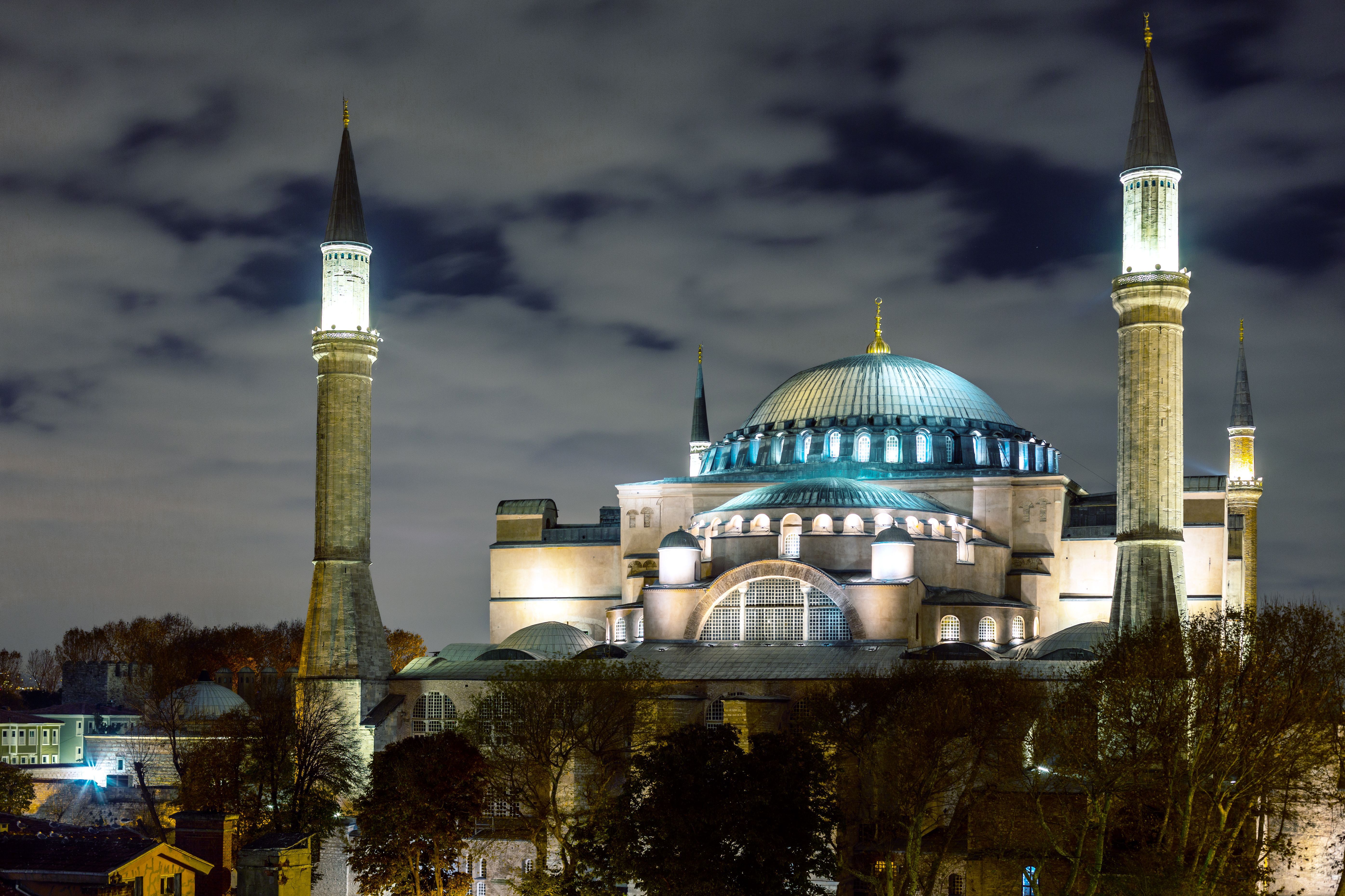 5581x3720 Hagia Sophia Night Dome Ultra HD Wallpaper
