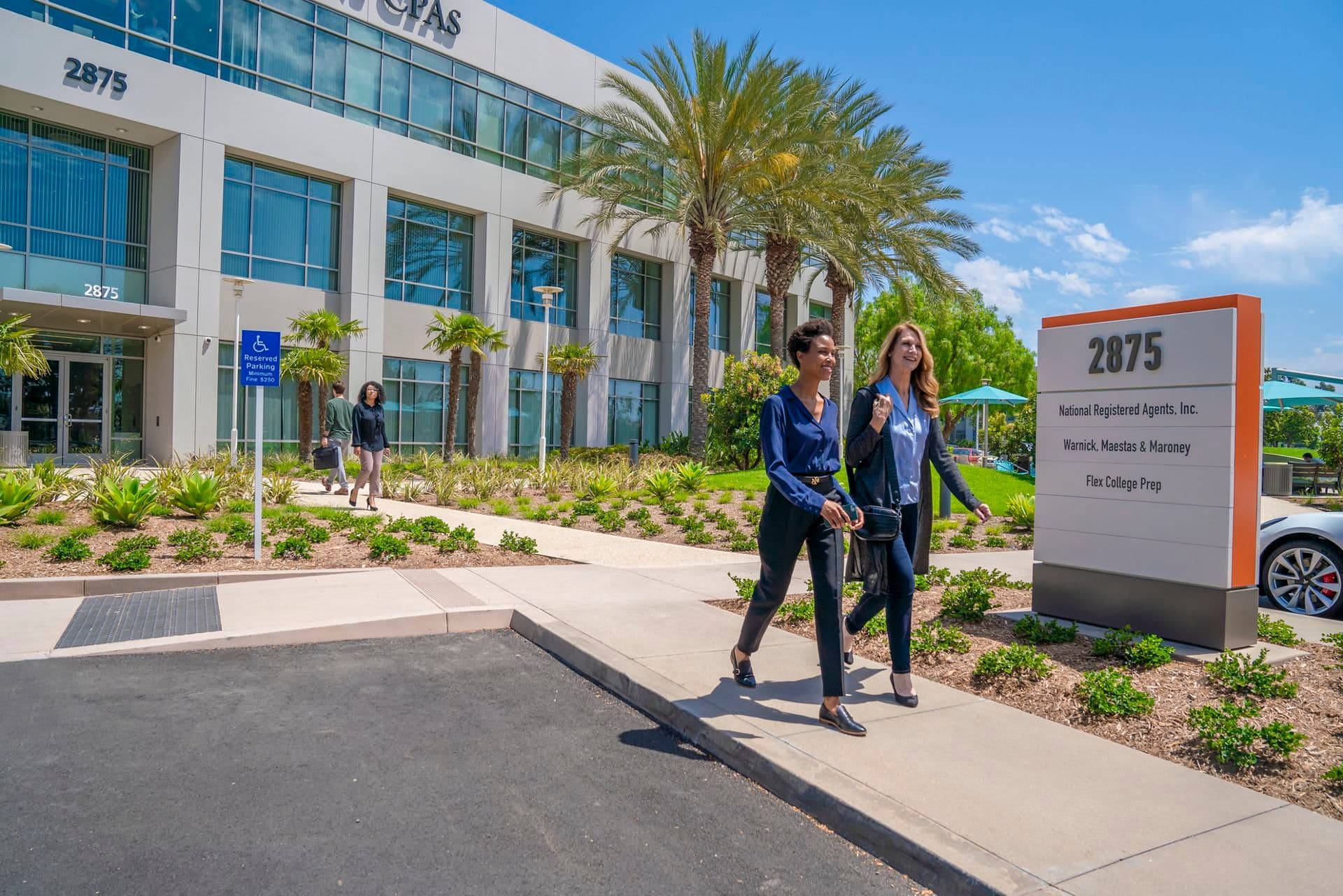 1920x1281 Download People Walking In Irvine Business Center Wallpaper