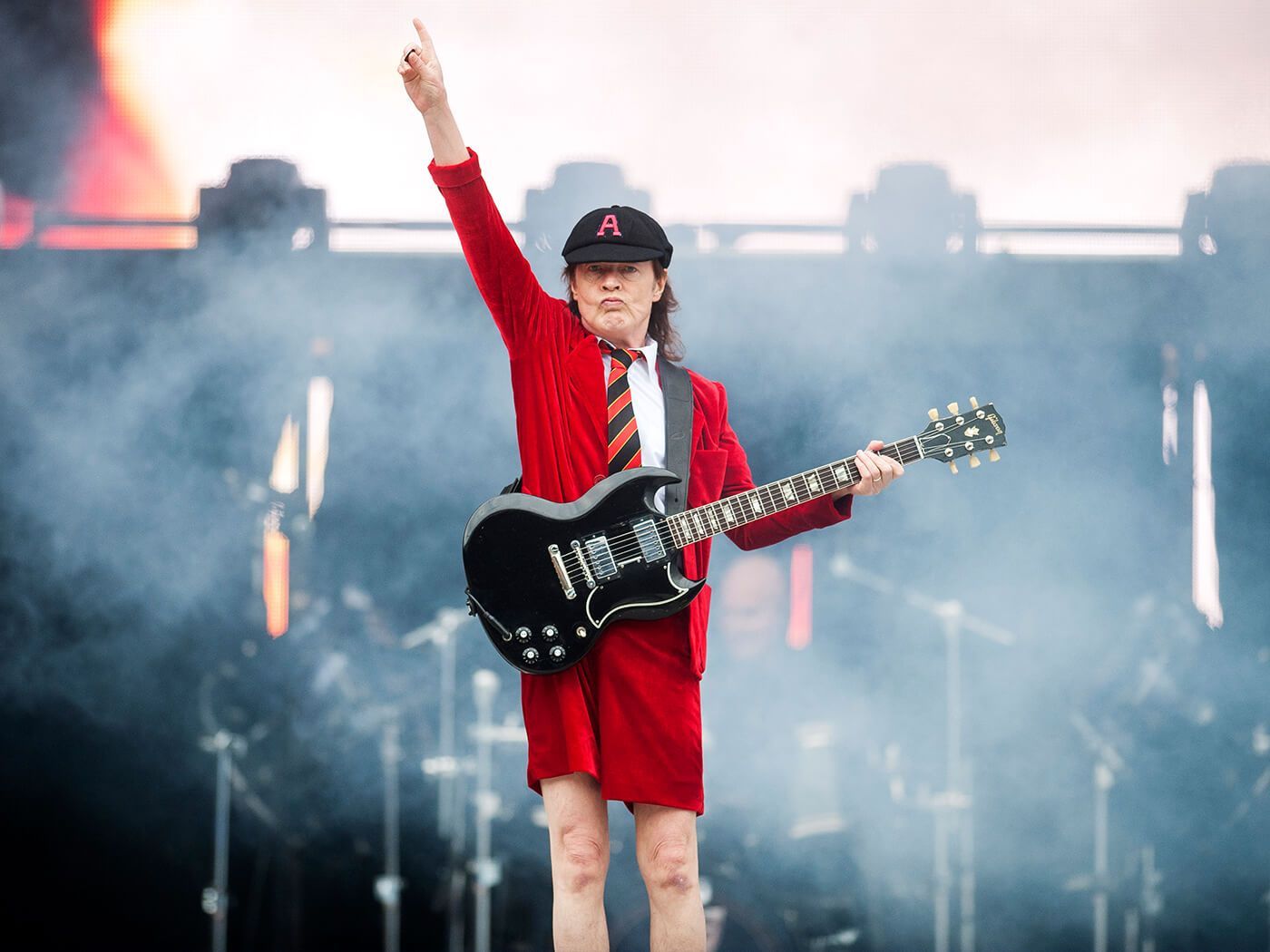1400x1050 Angus Young reveals he came up with Highway To Hell while sitting on the toilet