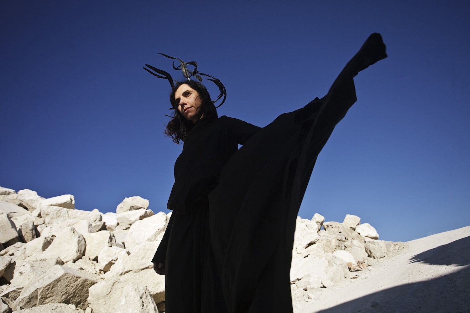 1500x1000 The Many Faces Of Polly Jean: PJ Harvey's Evolution in Fashion & Music