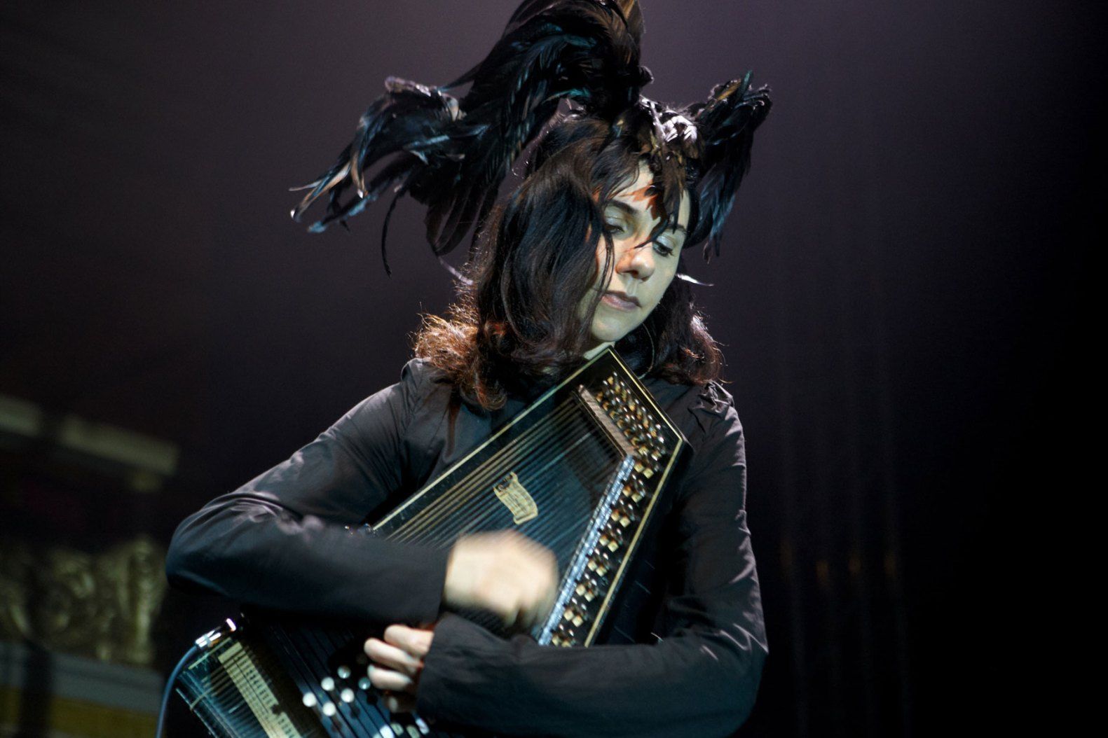 1581x1054 Watch PJ Harvey's Spellbinding 2011 Royal Albert Hall Debut